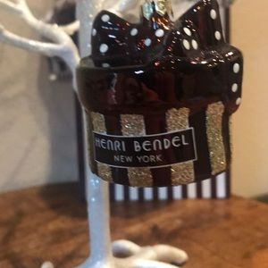 Heneri Bendel Ornament